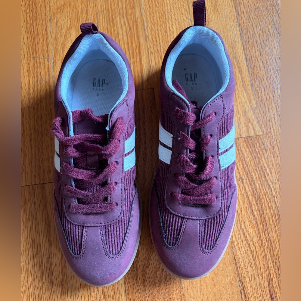 Gap Boys Burgundy Sneaker Size 3
